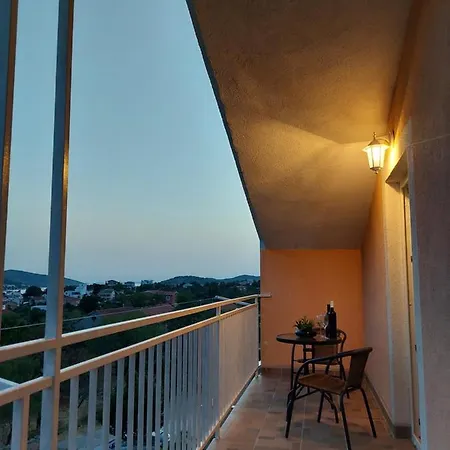 Ema Apartment